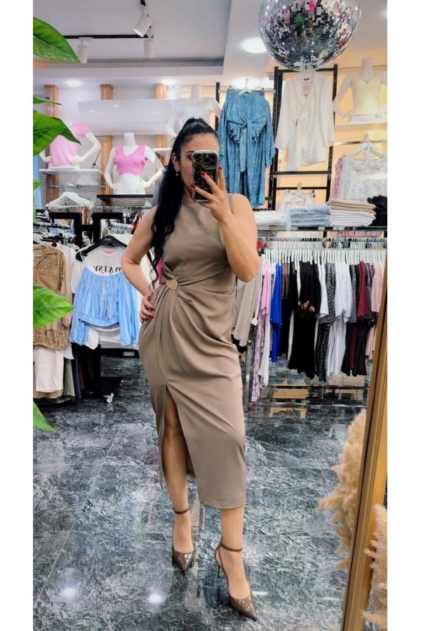 Saten Yırtmaçlı Elbise Saten Yırtmaçlı Elbise